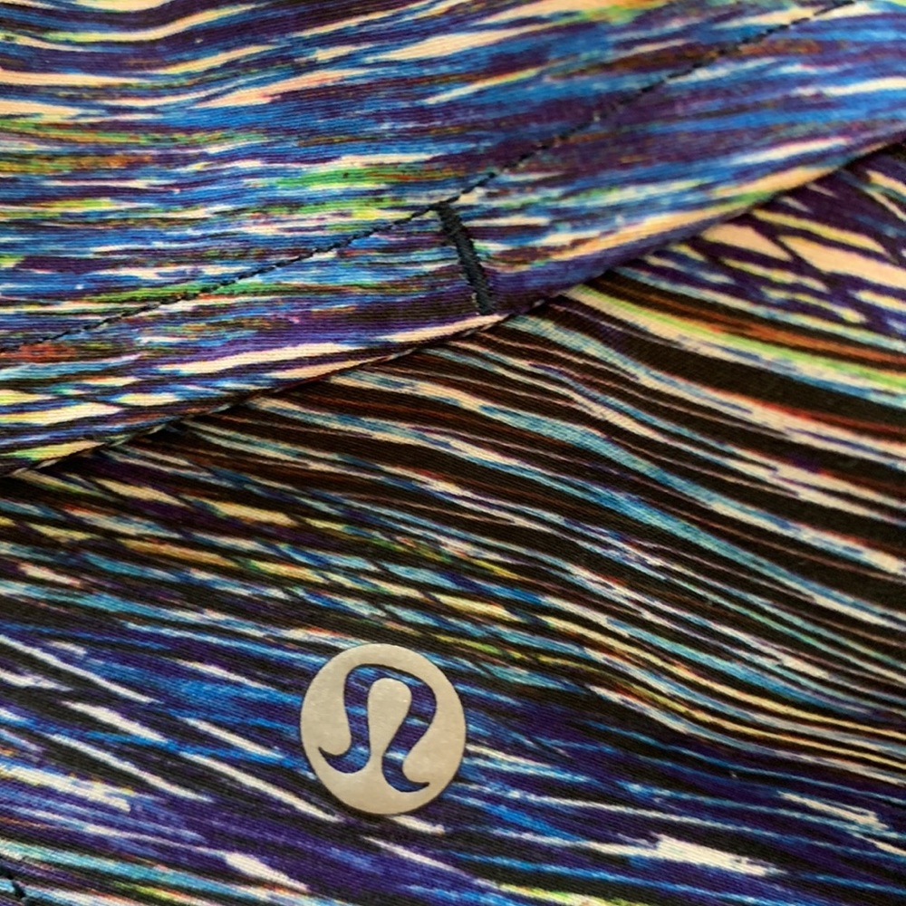 Beautiful Blue Patterned Lululemon Speed Short 4 … - image 3